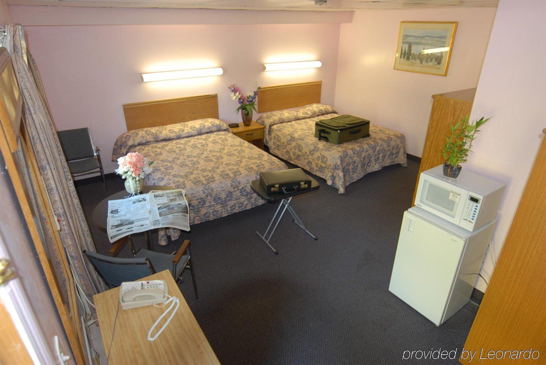 Kings Inn Orillia Room photo